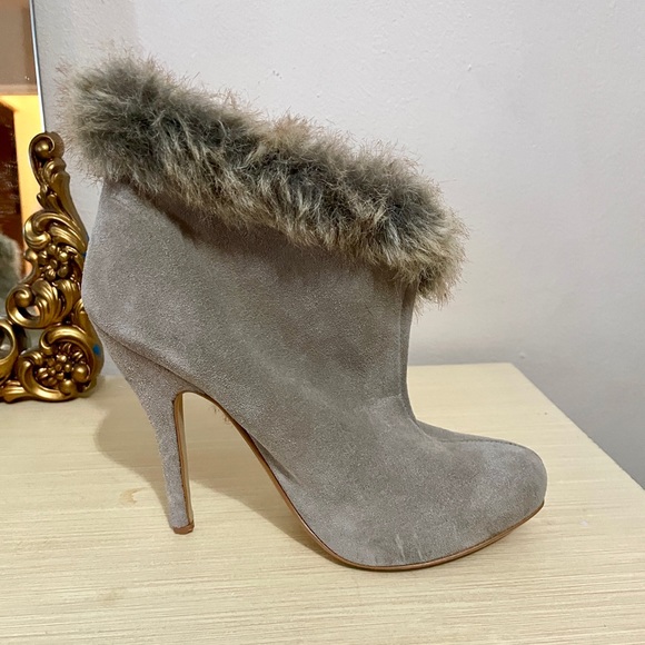 Colin Stuart Faux Fur Trimmed Ankle Booties - Picture 2 of 4